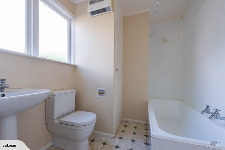 Photo of property in 2/77 Collier Avenue, Karori, Wellington, 6012