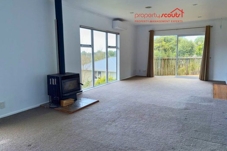 Photo of property in 145 Ruskin Road, Newlands, Wellington, 6037