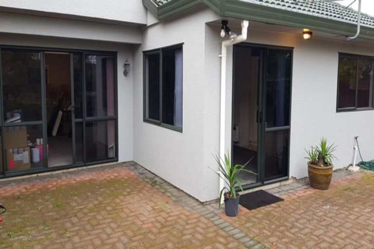 Photo of property in 39 Ribbonwood Crescent, Goodwood Heights, Auckland, 2105