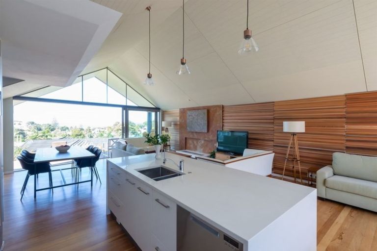 Photo of property in 26 Aotearoa Terrace, Murrays Bay, Auckland, 0630