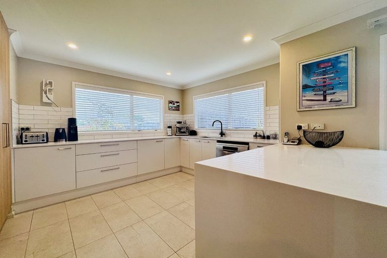 Photo of property in 2 Sandholm Close, North New Brighton, Christchurch, 8083