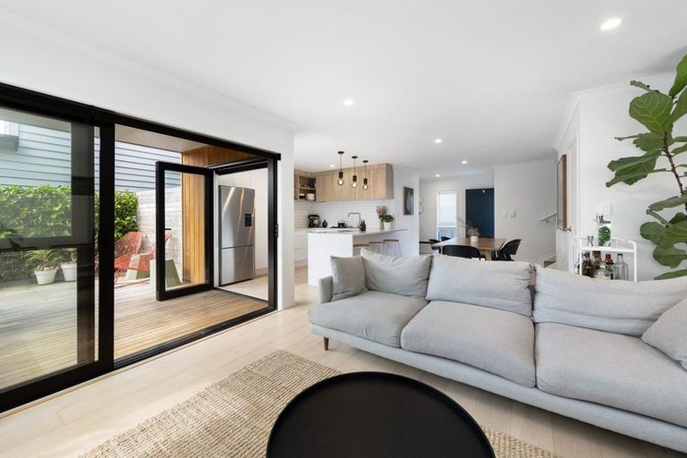 Photo of property in 125c Point Chevalier Road, Point Chevalier, Auckland, 1022