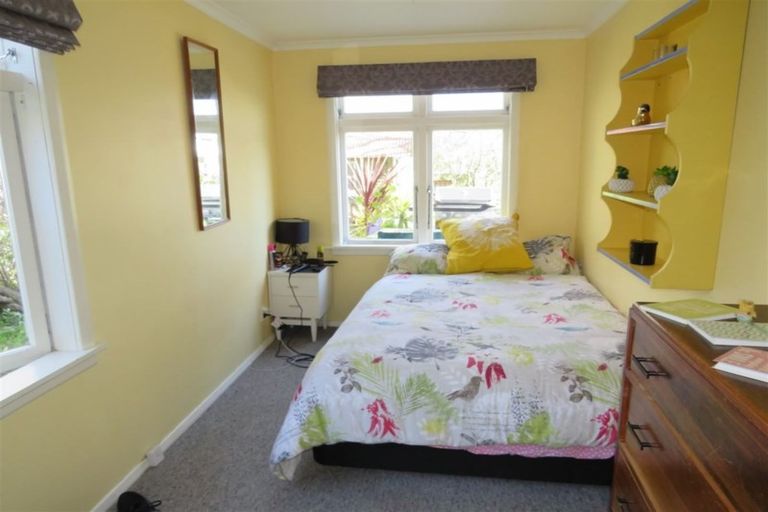 Photo of property in 23 Queenwood Road, Levin, 5510