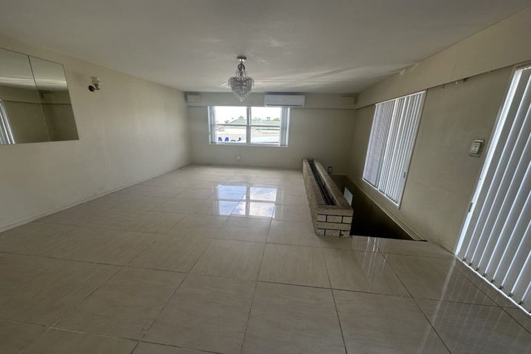 Photo of property in 409 Massey Road, Mangere East, Auckland, 2024