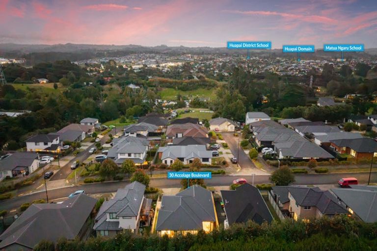 Photo of property in 30 Accolage Boulevard, Kumeu, 0810