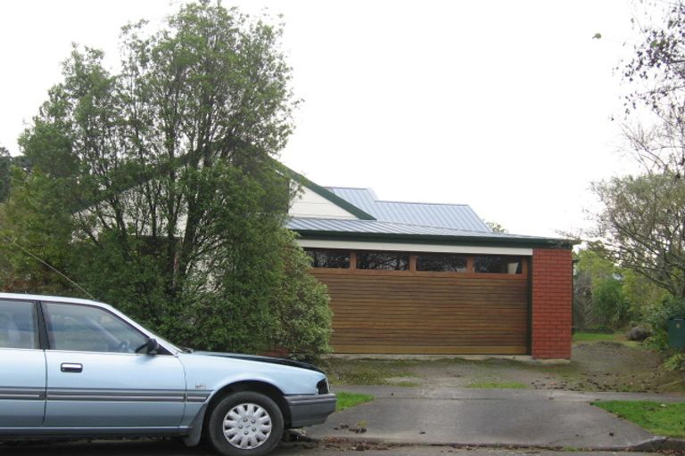 Photo of property in 8 Guernsey Place, Fitzherbert, Palmerston North, 4410