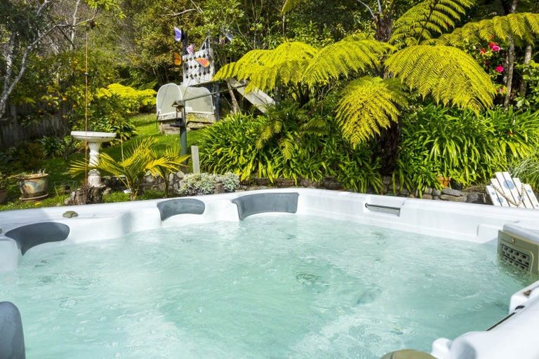 Photo of property in 6 Hobbit Lane, Pinehaven, Upper Hutt, 5371