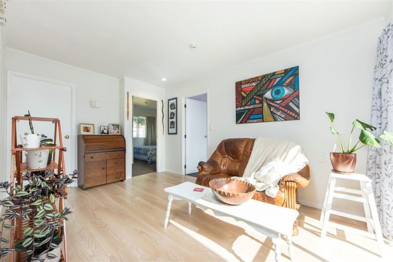 Photo of property in 74 Millbrook Road, Henderson, Auckland, 0612