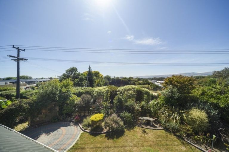 Photo of property in 15 Rosebank Avenue, Kelvin Grove, Palmerston North, 4414