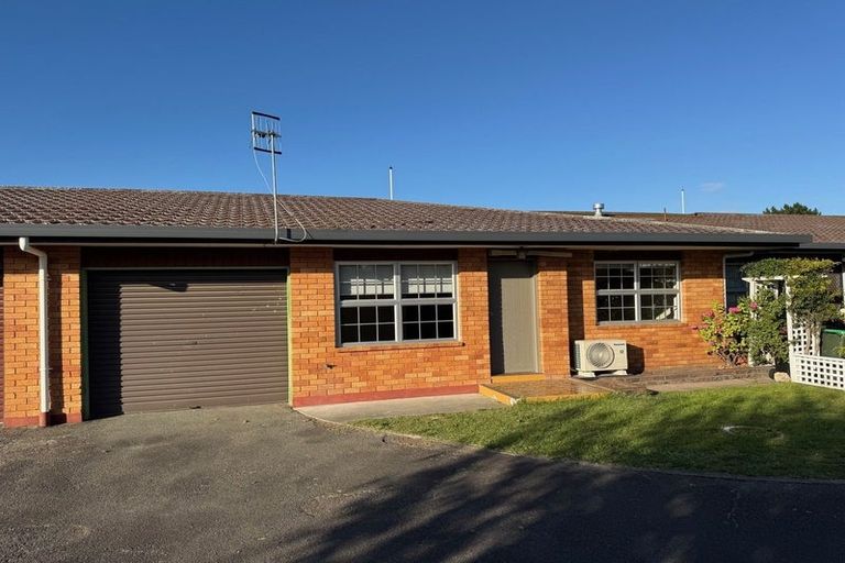 Photo of property in 24 Middle Road, Havelock North, 4130