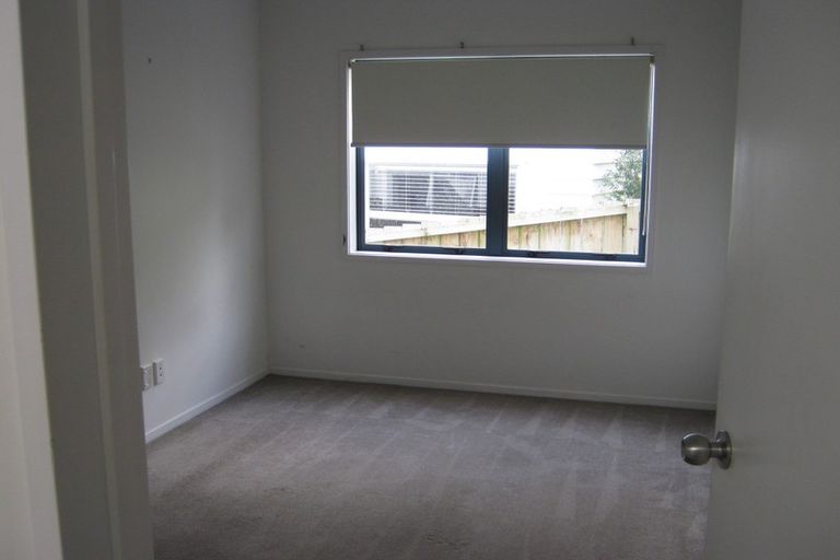 Photo of property in 121a Hobsonville Road, West Harbour, Auckland, 0618