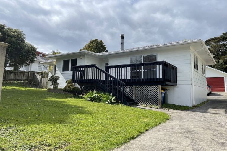 Photo of property in 27 Beaudine Avenue, Glenfield, Auckland, 0629