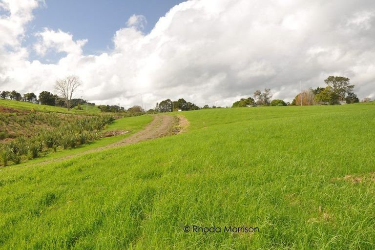 Photo of property in 12 Arahanga Road, Paparoa, 0571
