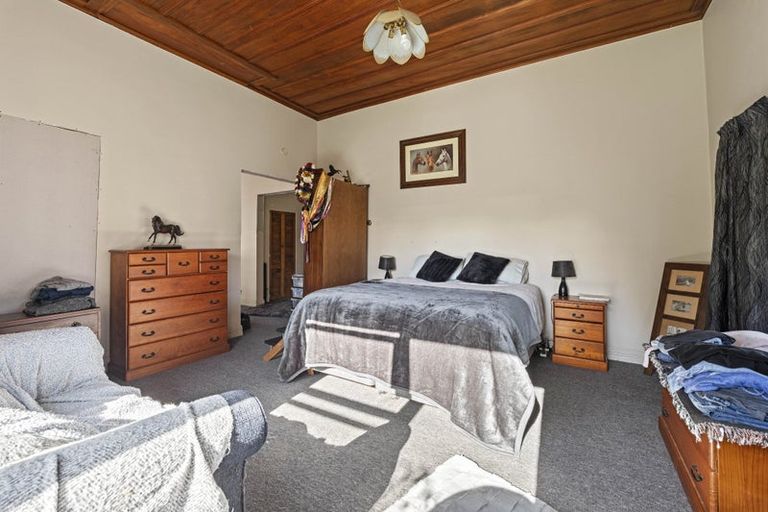 Photo of property in 16 Castle Street, Eltham, 4322