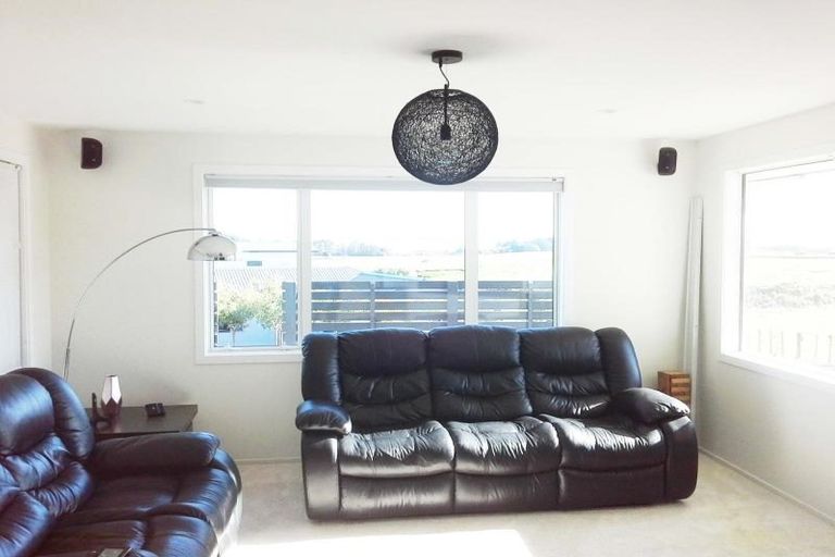 Photo of property in 4 Vardon Way, Waiwhakaiho, New Plymouth, 4312