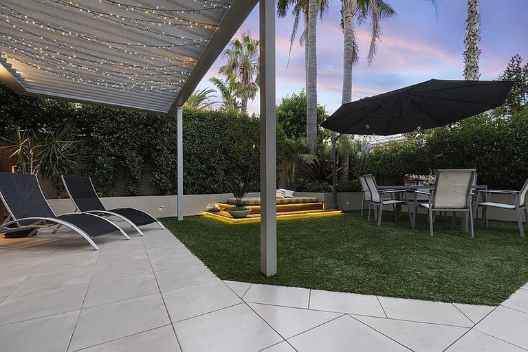 Photo of property in 3/309 Beach Road, Campbells Bay, Auckland, 0630