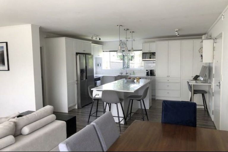 Photo of property in 1/34 Uxbridge Road, Mellons Bay, Auckland, 2014