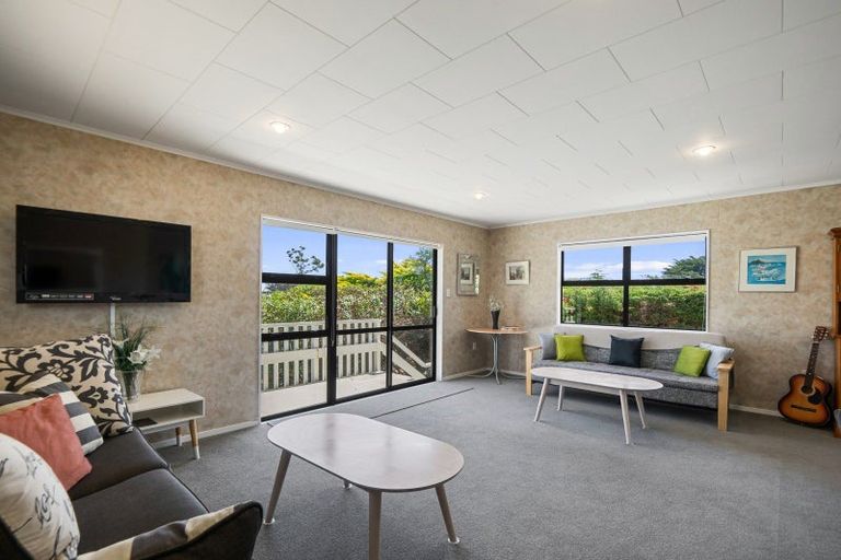 Photo of property in 5 Norna Grove, Waikawa Beach, Manakau, 5573