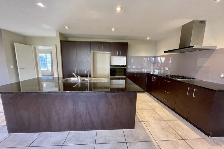 Photo of property in 5 Alvre Place, Flat Bush, Auckland, 2016