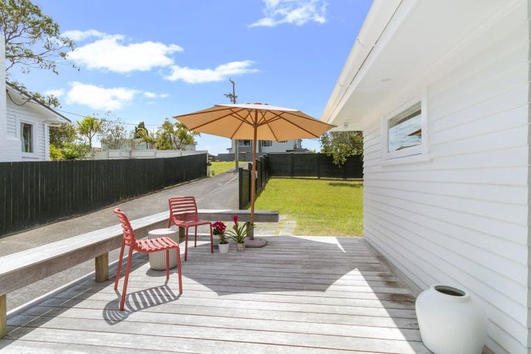 Photo of property in 1/232 East Coast Road, Forrest Hill, Auckland, 0620