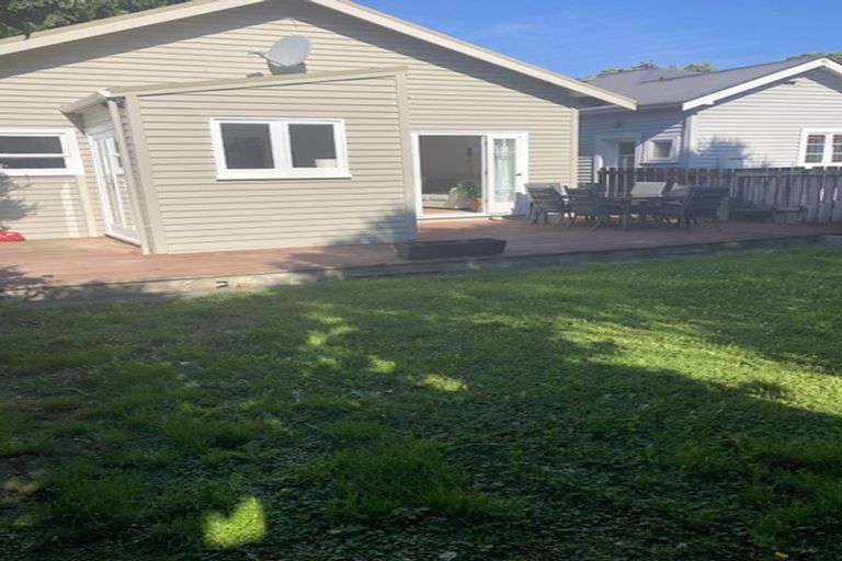 Photo of property in 80 The Parade, Island Bay, Wellington, 6023