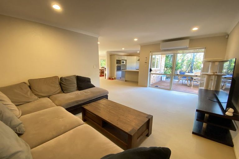 Photo of property in 6e Clearwater Cove, West Harbour, Auckland, 0618