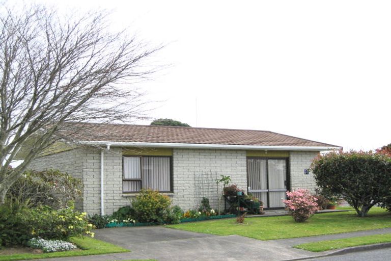 Photo of property in 5a Brierley Place, Marfell, New Plymouth, 4310