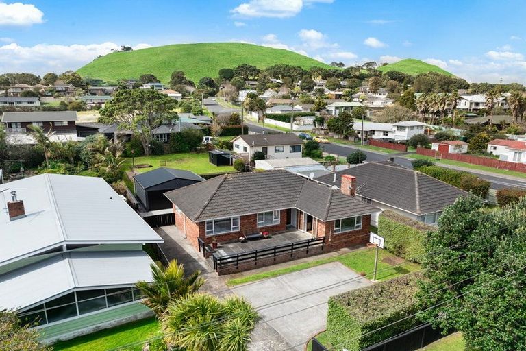 Photo of property in 71 Wallace Road, Mangere Bridge, Auckland, 2022