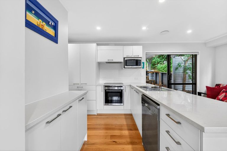 Photo of property in 11 Hillside Crescent, Leigh, 0985