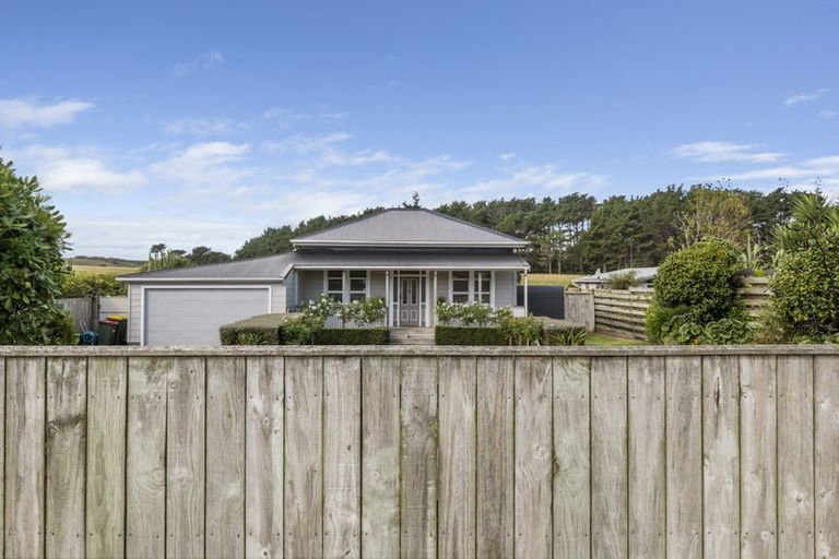 Photo of property in 18 Kawei Road, Ohawe, Hawera, 4671
