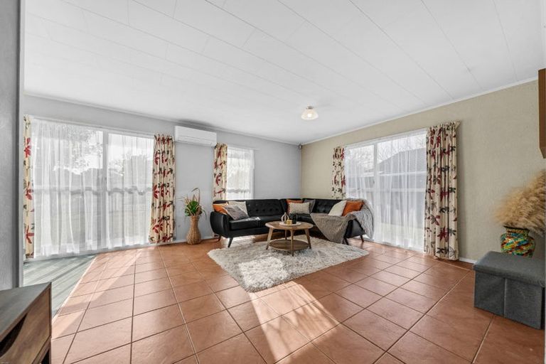 Photo of property in 9 Chibnall Place, Conifer Grove, Takanini, 2112