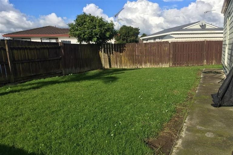 Photo of property in 1/142 Shifnal Drive, Randwick Park, Auckland, 2105