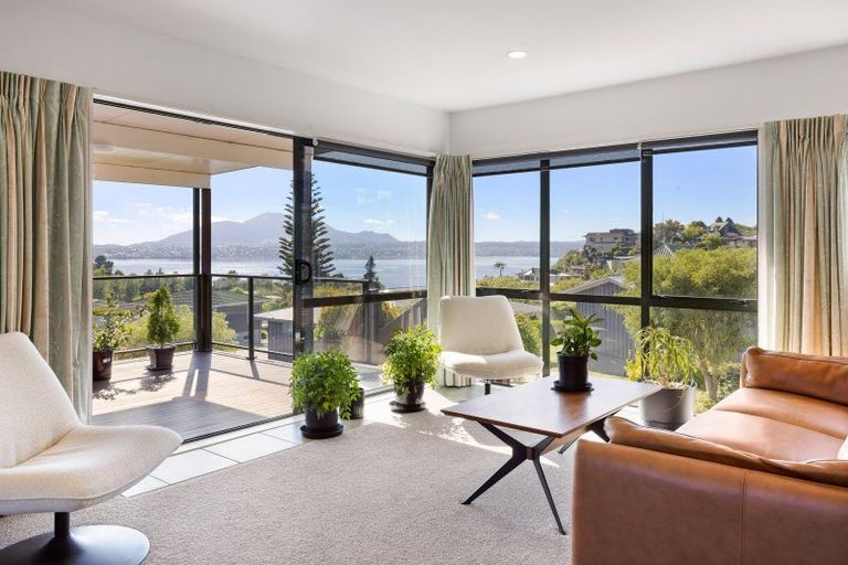 Photo of property in 1 Scenic Heights, Acacia Bay, Taupo, 3330