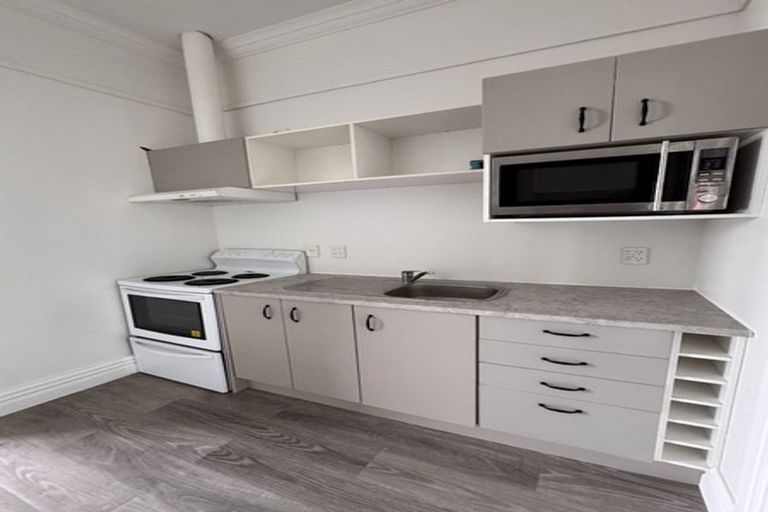 Photo of property in 2a Russell Terrace, Newtown, Wellington, 6021