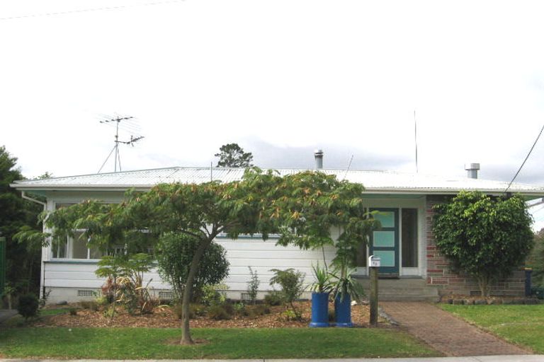 Photo of property in 19 Epping Road, Henderson, Auckland, 0610