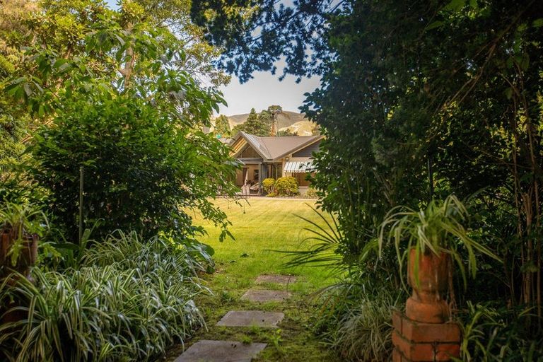Photo of property in 459 Te Moana Road, Waikanae, 5036