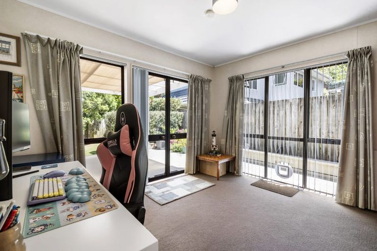 Photo of property in 20 Ronald Macken Place, Windsor Park, Auckland, 0632