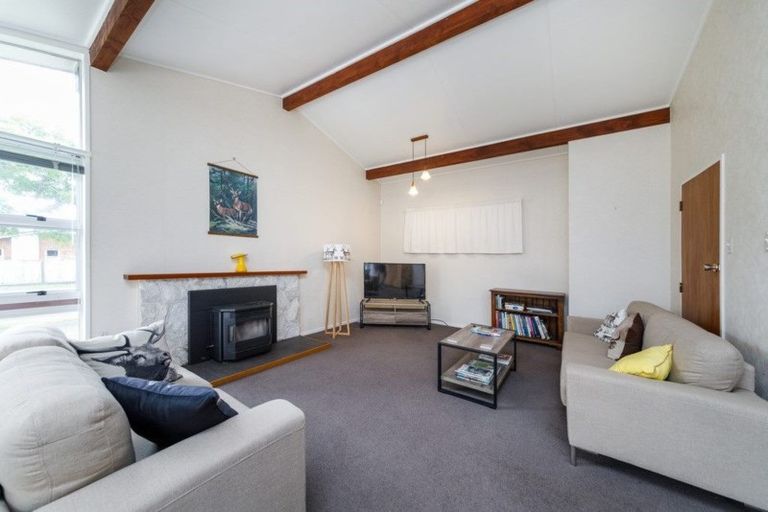 Photo of property in 20 Westhaven Grove, Takaro, Palmerston North, 4412