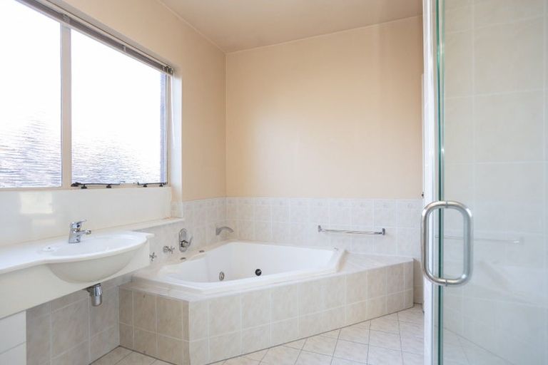 Photo of property in 64 Hamilton Avenue, Ilam, Christchurch, 8041