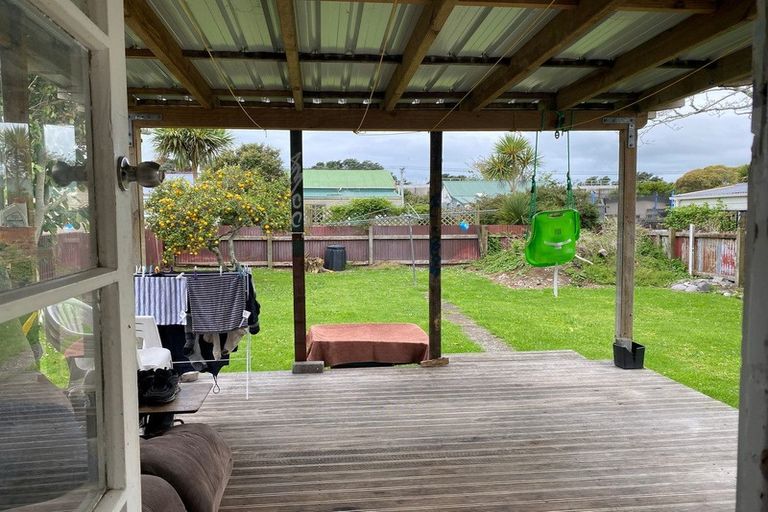 Photo of property in 66 Domett Street, Waitara, 4320