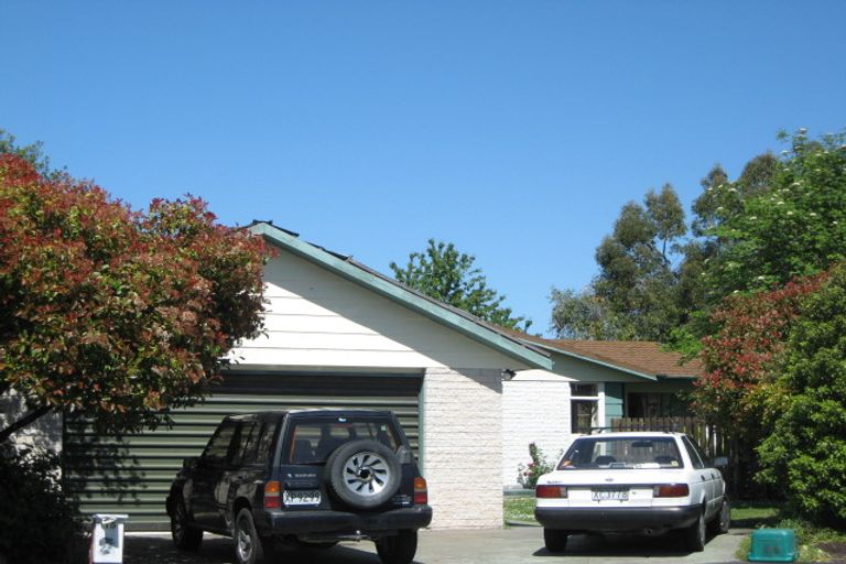 Photo of property in 15 Denniston Crescent, Redwood, Christchurch, 8051