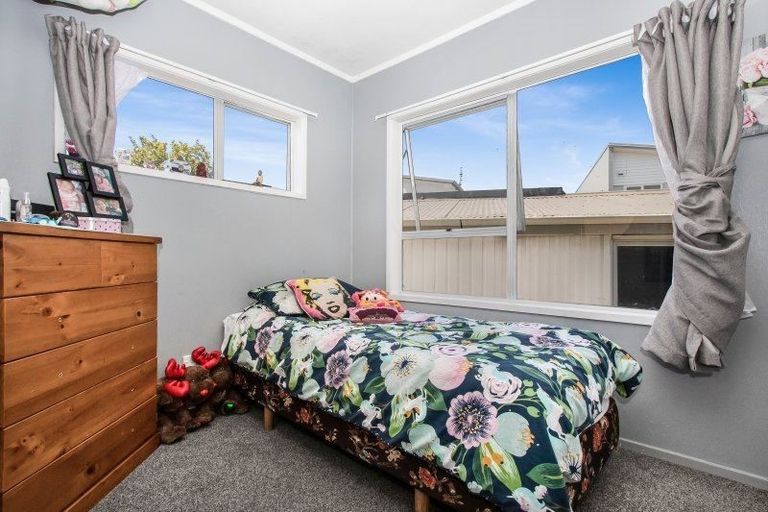 Photo of property in 5 Sunlands Drive, Manurewa, Auckland, 2102