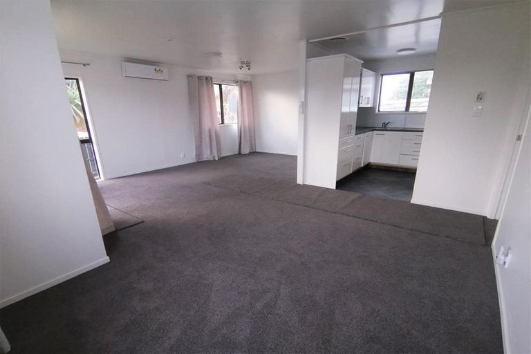 Photo of property in 2/43 Taitimu Drive, Weymouth, Auckland, 2103