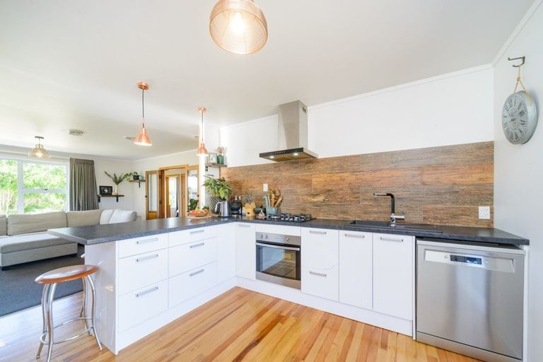 Photo of property in 26 Peters Avenue, Cloverlea, Palmerston North, 4412