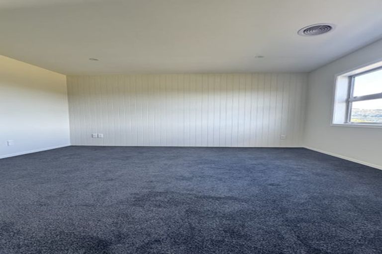 Photo of property in 70 Farnworth Terrace, Glenside, Wellington, 6037