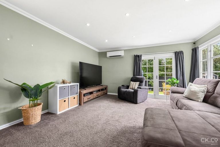 Photo of property in 6 Glen Road, Stokes Valley, Lower Hutt, 5019