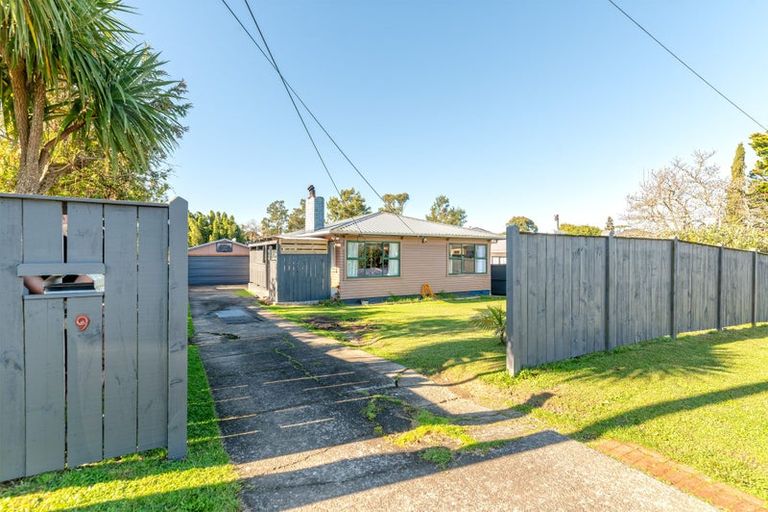 Photo of property in 9 Longburn Road, Henderson, Auckland, 0610