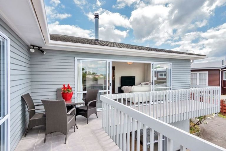 Photo of property in 6 Windsor Place, Windsor Park, Auckland, 0630