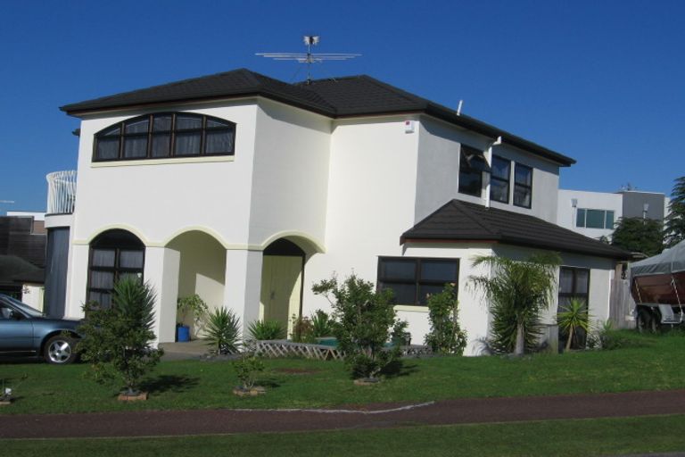 Photo of property in 15 Bocage Lane, West Harbour, Auckland, 0618