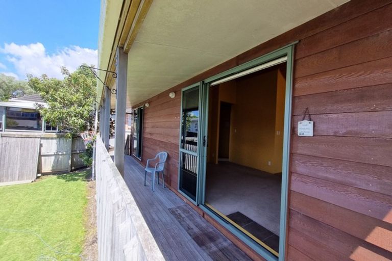 Photo of property in 62 Divich Avenue, Te Atatu South, Auckland, 0610